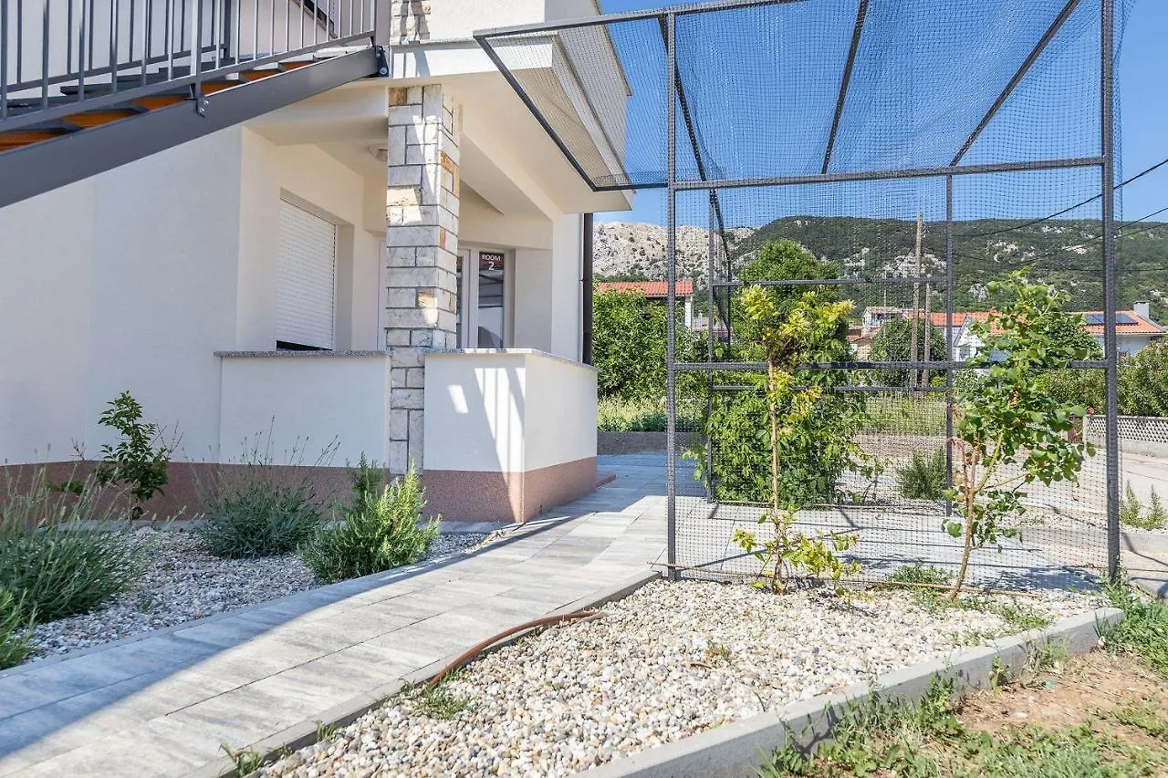 Nur 300 Meter Zum Feinkieselstrand Baska (Krk)