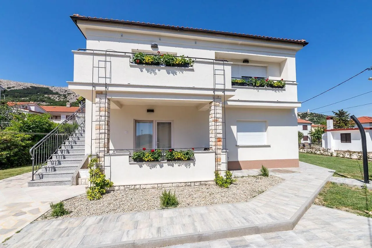 Nur 300 Meter Zum Feinkieselstrand Baska  Holiday home Baska (Krk)