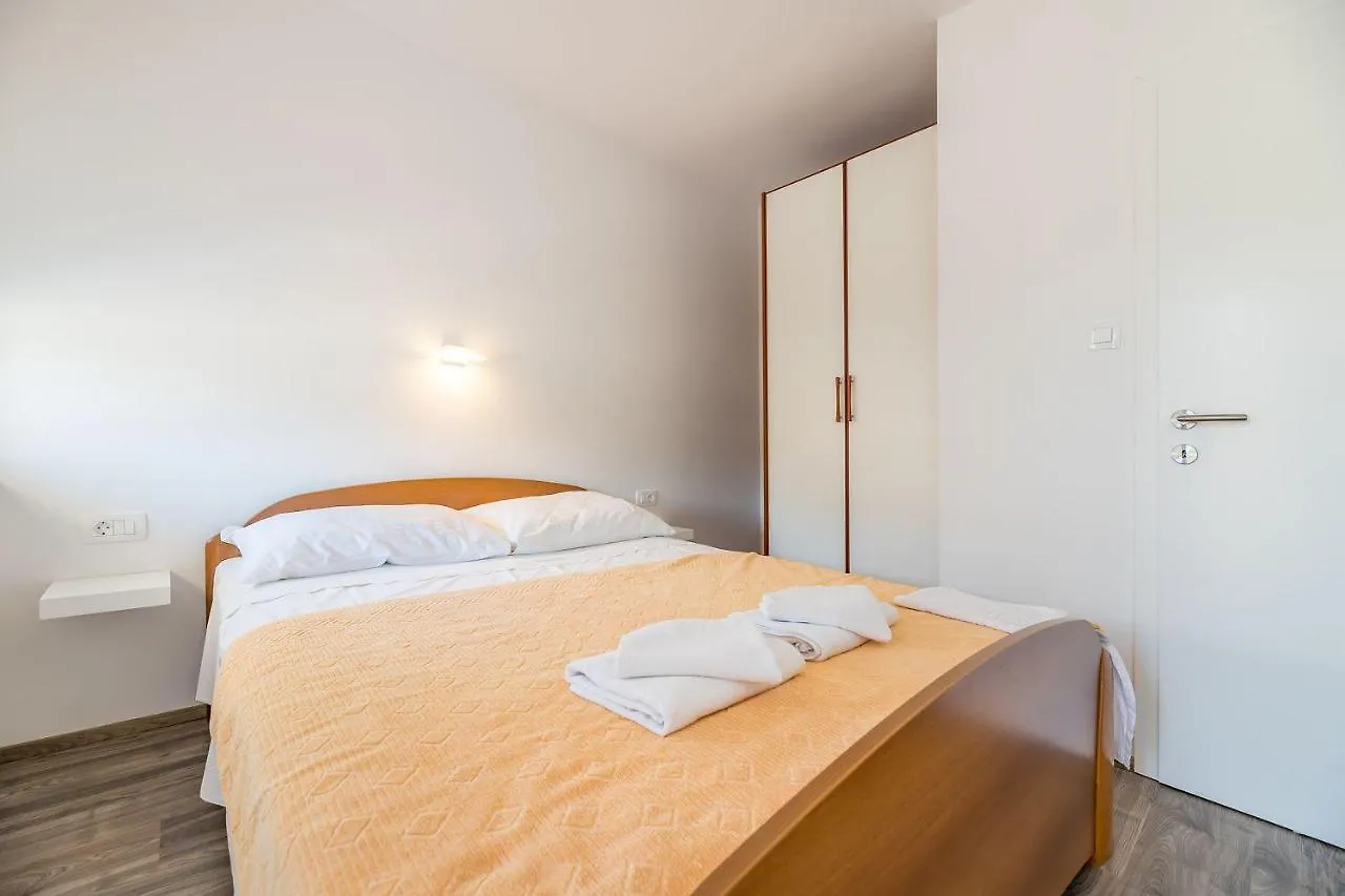 Nur 300 Meter Zum Feinkieselstrand Baska  Holiday home Baska (Krk)
